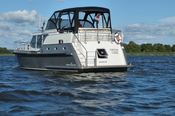 9 motorboot huren zonder vaarbewijs friesland-boot huren friese meren-boten te huur friese meren-bootverhuur friese meren-jachtverhuur friese meren-motorboot huren fries.JPG 