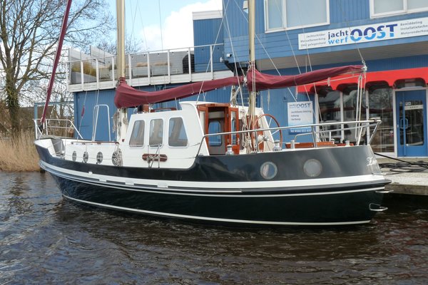 7 Oostvaarder 1040 MS  Jachtbemiddeling Tweede hands motorboten te koop Jachtwerf Oost.JPG 