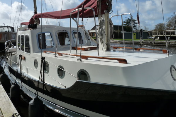 13 Oostvaarder 1040 MS  Jachtbemiddeling Tweede hands motorboten te koop Jachtwerf Oost.JPG 