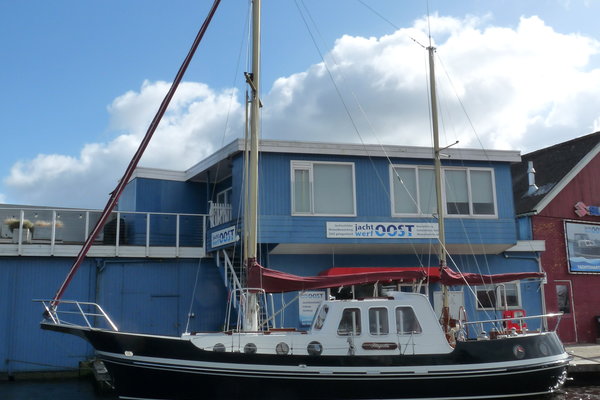 3 Oostvaarder 1040 MS  Jachtbemiddeling Tweede hands motorboten te koop Jachtwerf Oost.JPG 