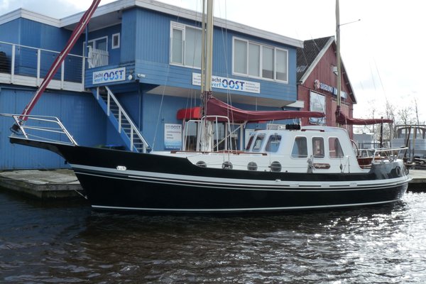 5 Oostvaarder 1040 MS  Jachtbemiddeling Tweede hands motorboten te koop Jachtwerf Oost.JPG 