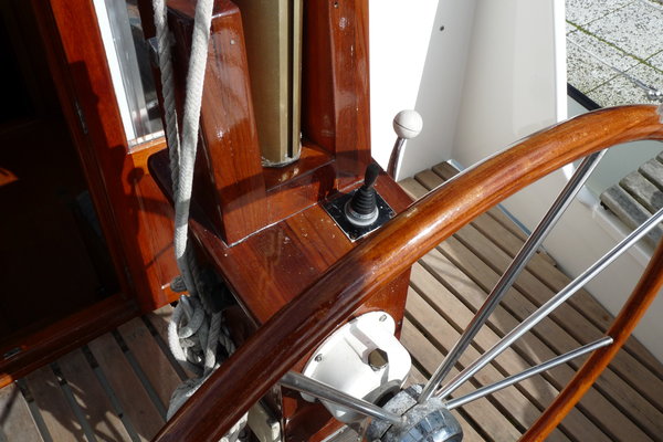 11 Oostvaarder 1040 MS  Jachtbemiddeling Tweede hands motorboten te koop Jachtwerf Oost.JPG 