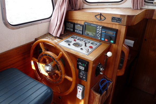 16 Oostvaarder 1040 MS  Jachtbemiddeling Tweede hands motorboten te koop Jachtwerf Oost.JPG 