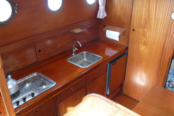 18 Oostvaarder 1040 MS  Jachtbemiddeling Tweede hands motorboten te koop Jachtwerf Oost.JPG 