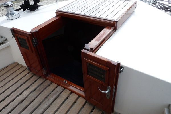 24 Oostvaarder 1040 MS  Jachtbemiddeling Tweede hands motorboten te koop Jachtwerf Oost.JPG 