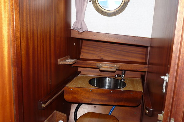 23 Oostvaarder 1040 MS  Jachtbemiddeling Tweede hands motorboten te koop Jachtwerf Oost.JPG 