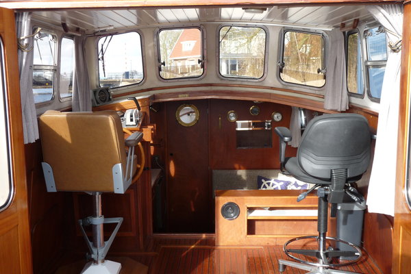 15 Oostvaarder 1040 OK  Jachtbemiddeling Tweede hands motorboten te koop Jachtwerf Oost.JPG 